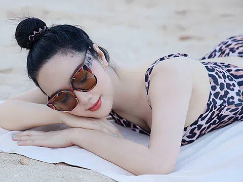 "Hoa hậu Đền Hùng" Giáng My diện bikini ở tuổi 49 vẫn làm hậu bối ghen tỵ